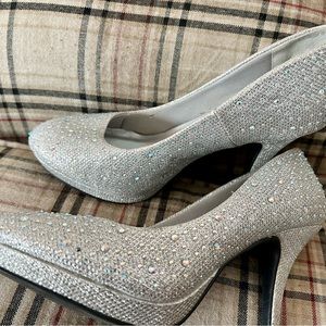 HOT TOMATO SILVER SPARKLE HEELS WITH FAUX DIAMONDS
